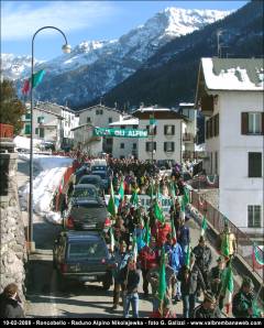 Partenza corteo dall'Albergo Alpino