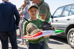 Baby alpino porta i cappelli di Vittorio e Paolino Egman, scomparsi quest’anno